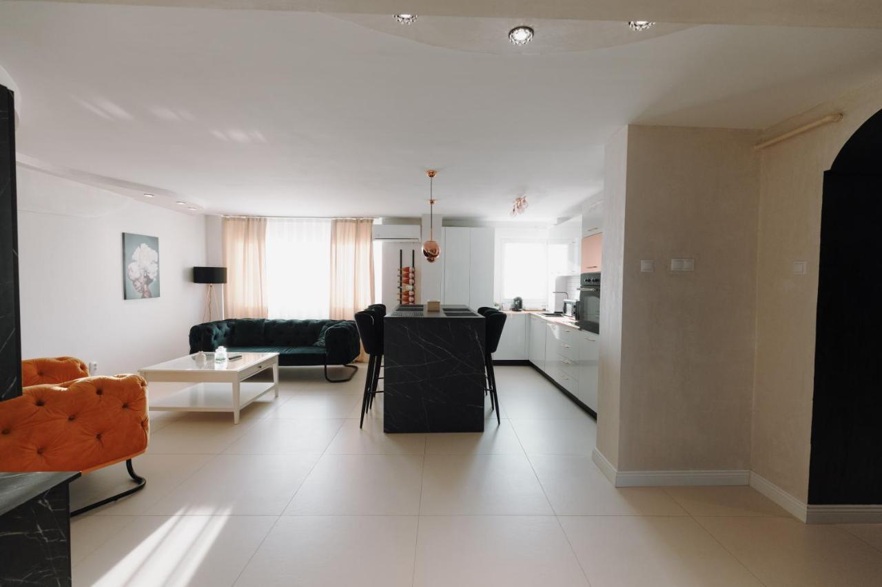 Bear'S Apartment Alba Iulia Exterior photo